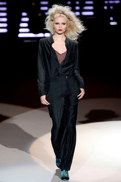 Look 11